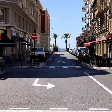 Beautiful Bright 2-bedroom 1 Minute From The Appartement Nice